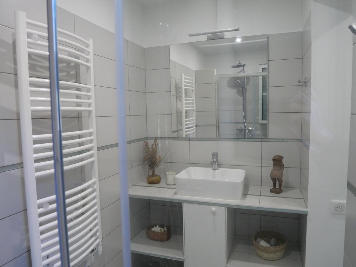 Batisse En Pierre XVII Siecle 115 M² Avec Terrasse Villa Ambares-et-Lagrave Eksteriør bilde