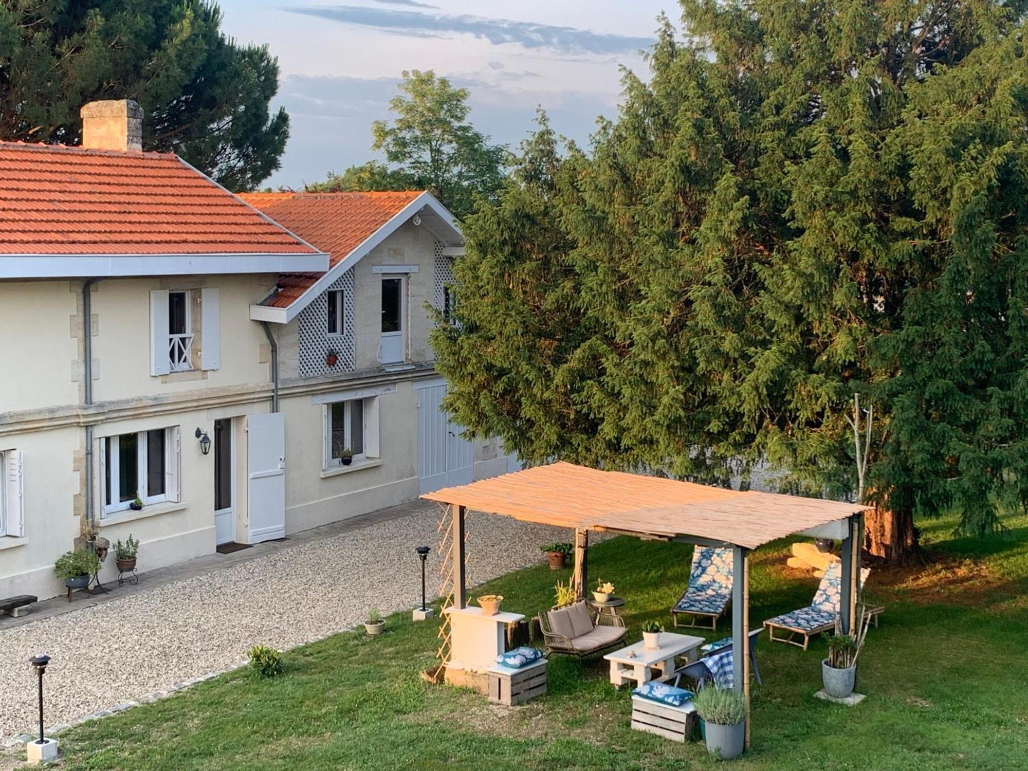 Batisse En Pierre XVII Siecle 115 M² Avec Terrasse Villa Ambares-et-Lagrave Eksteriør bilde